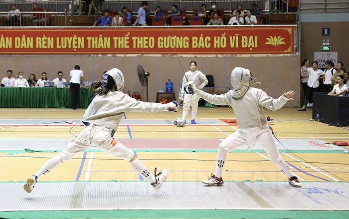 127 swordsmen compete in National Youth Fencing Championship in Hai Duong